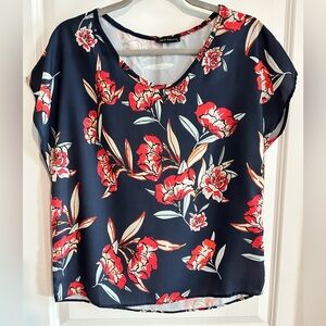 Large‎ women’s floral blouse